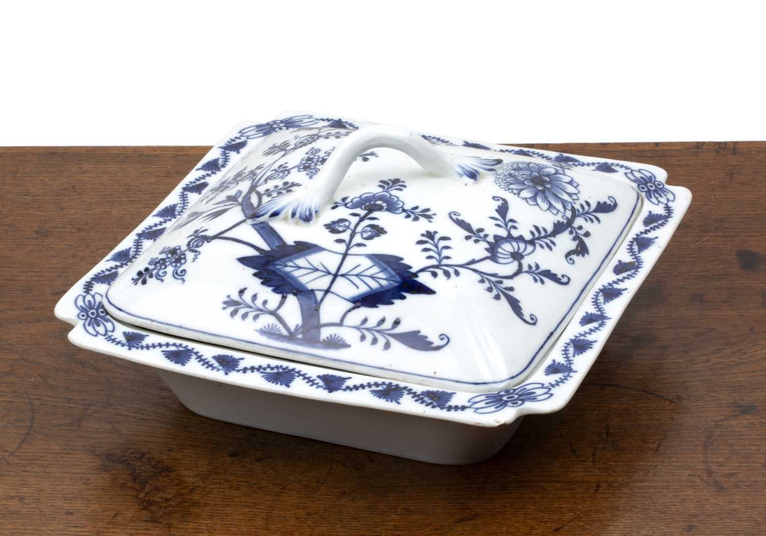 Lot 235 - Meissen square tureen and cover porcelain,...