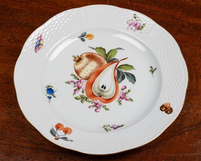Lot 538 - A Herend porcelain part dinner service
