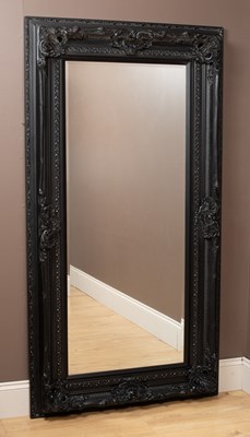 Lot 191 - A large mirror