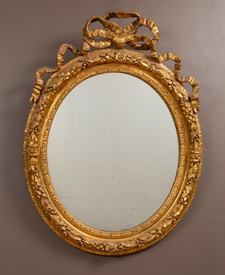 Lot 200 - A gilt framed circular wall mirror