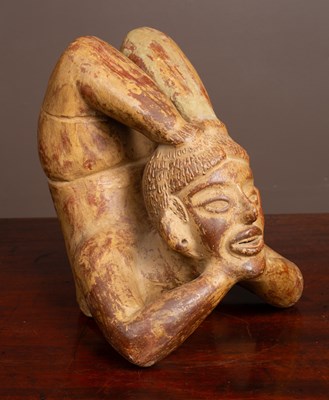 Lot 39 - A Tlatilco style pottery figure of an acrobat