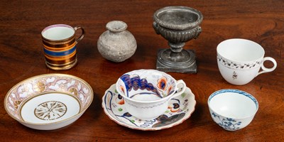 Lot 507 - A small group of ceramics and ornaments