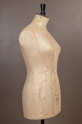 Lot 451 - A dressmakers dummy