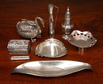 Lot 404 - A collection of silver and silver plate