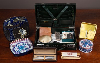 Lot 61 - Various items of bijouterie to include: two Dunhill lighters