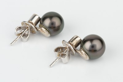 Lot 81 - A pair of diamond and black cultured pearl ear...
