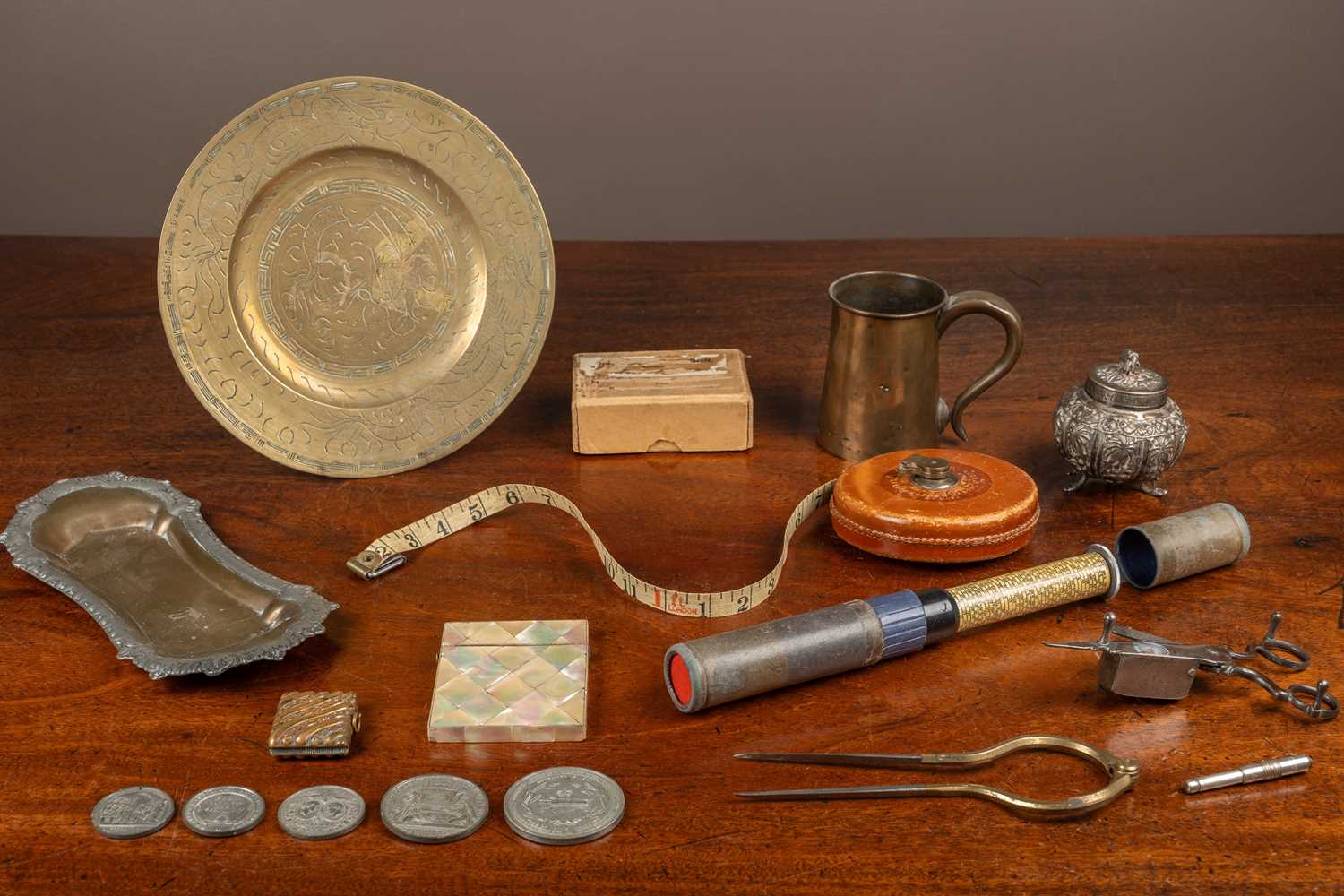 Lot 87 - A collection of various items