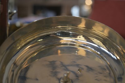 Lot 182 - George V silver biscuit barrel with lid and...