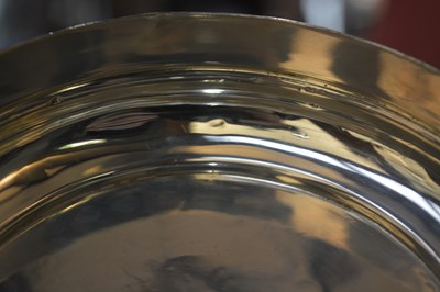 Lot 182 - George V silver biscuit barrel with lid and...