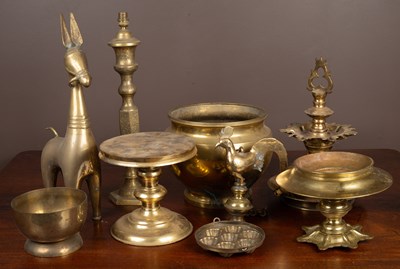 Lot 481 - A collection of brassware