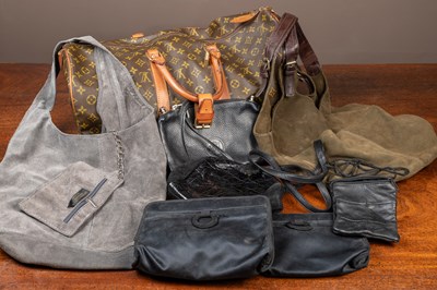 Lot 425 - A collection of handbags