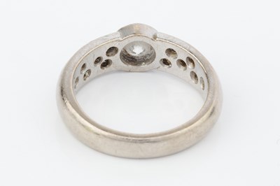 Lot 89 - A diamond solitaire ring, the brilliant cut...