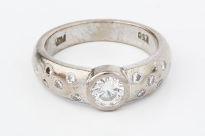 Lot 89 - A diamond solitaire ring, the brilliant cut...