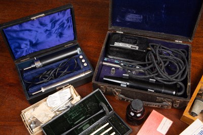 Lot 50 - A small collection of various medical instruments