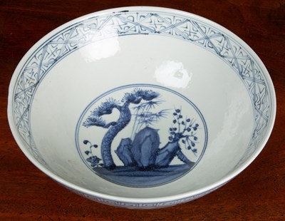 Lot 83 - A Chinese blue & white bowl
