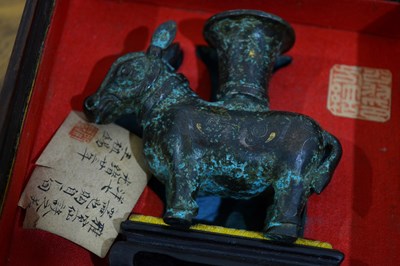 Lot 230 - Small bronze Warring States-type vessel...