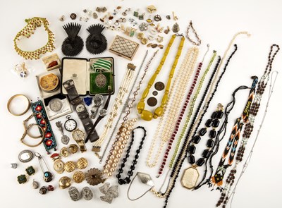 Lot 212 - Collection of costume jewellery  to include:...