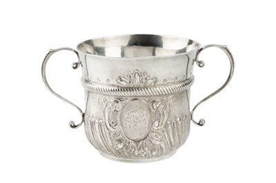 Lot 785 - A George II silver porringer, having ropetwist...