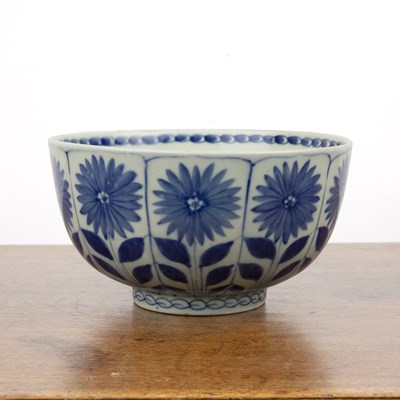 Lot 285 - Blue and white porcelain deep bowl Chinese,...