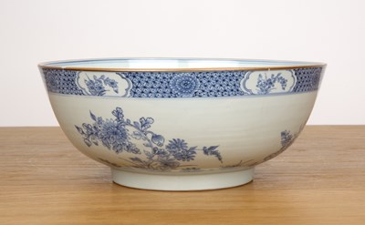 Lot 171 - Blue and white porcelain bowl Chinese, Kangxi...