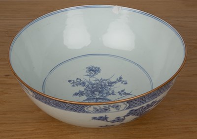 Lot 171 - Blue and white porcelain bowl Chinese, Kangxi...