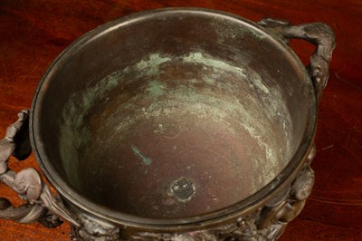 Lot 8 - A bronzed urn