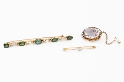 Lot 14 - A collection of jewellery, comprising a 9ct...