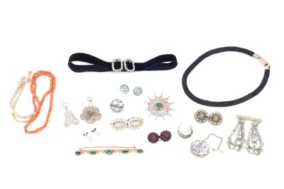 Lot 14 - A collection of jewellery, comprising a 9ct...