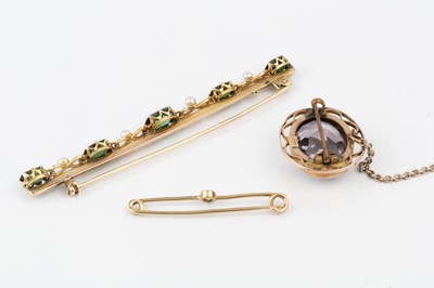 Lot 14 - A collection of jewellery, comprising a 9ct...