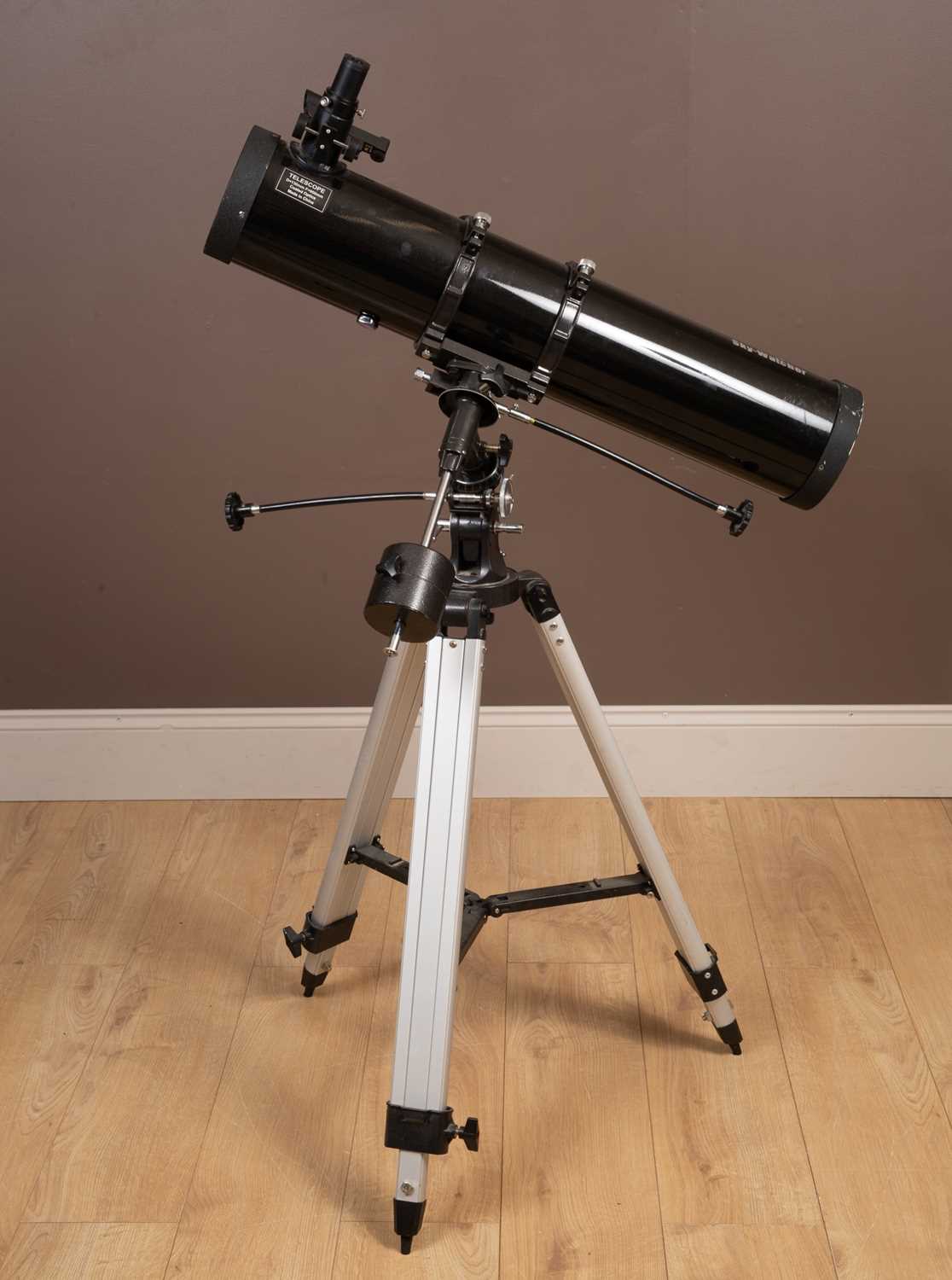 Lot 43 - Modern 'Sky-Watcher' telescope