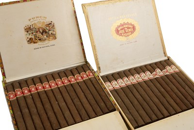 Lot 85 - Cuban cigars to include box of 25 Hoyo De...