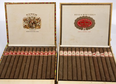 Lot 85 - Cuban cigars to include box of 25 Hoyo De...