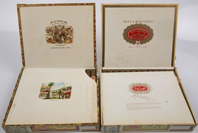 Lot 85 - Cuban cigars to include box of 25 Hoyo De...