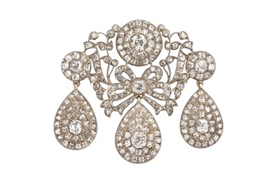 Lot 15 - A diamond girandole brooch, formed as a trio...