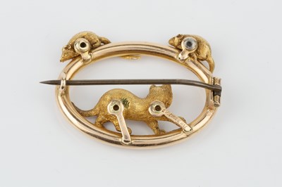 Lot 22 - A yellow precious metal 'cat and mouse' brooch,...