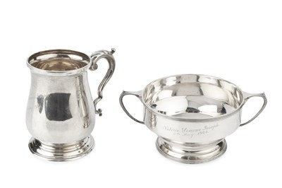 Lot 788 - A George V silver baluster mug, with leaf...