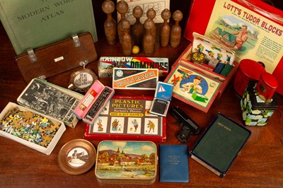 Lot 142 - A collection of toys