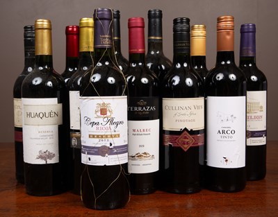 Lot 92 - A collection of twelve bottles of red wine