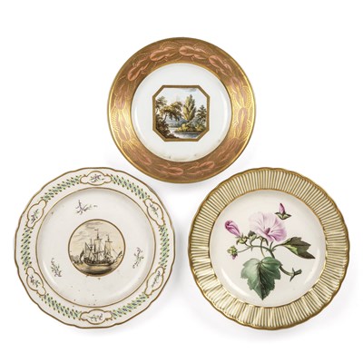 Lot 135 - Three Derby porcelain plates circa 1790-1810,...