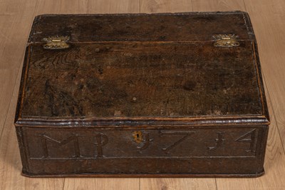 Lot 278 - An early 18th century oak bible box