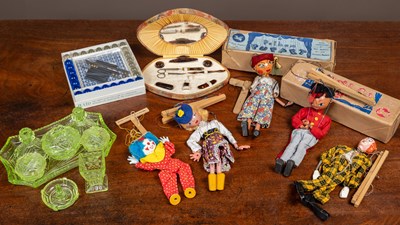 Lot 158 - A collection of five marionette puppets