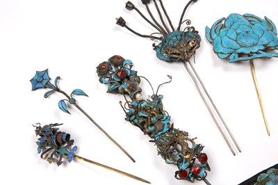 Lot 223 - Collection of kingfisher feather jewellery...