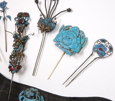 Lot 223 - Collection of kingfisher feather jewellery...