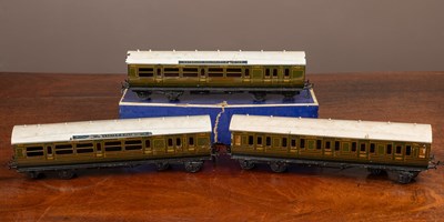 Lot 155 - A group of three Bassett-Lowke Limited 0 gauge painted tin plate Southern Railway carriages