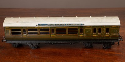 Lot 155 - A group of three Bassett-Lowke Limited 0 gauge painted tin plate Southern Railway carriages