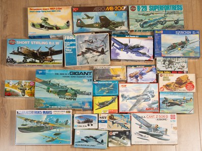 Lot 120 - A collection of models