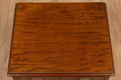 Lot 23 - A small mahogany chest of drawers