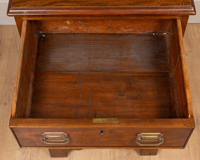 Lot 23 - A small mahogany chest of drawers