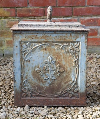 Lot 1199 - A 19th century painted cast iron small cistern and cover