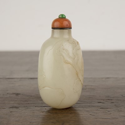 Lot 248 - Nephrite snuff bottle Chinese, 1750-1780 of...